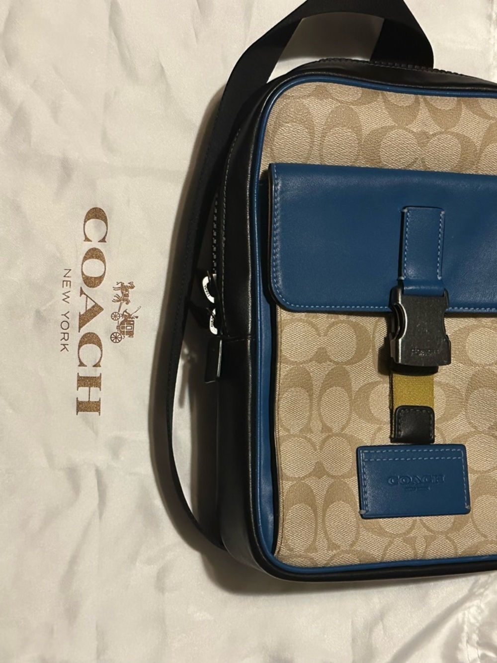 Coach sling bag - Picture 2 of 7
